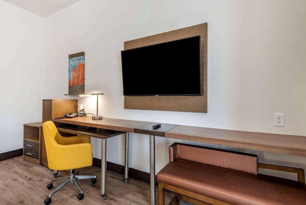 Efficiency King Suite - Accessible/Non Smoking room - Image 1