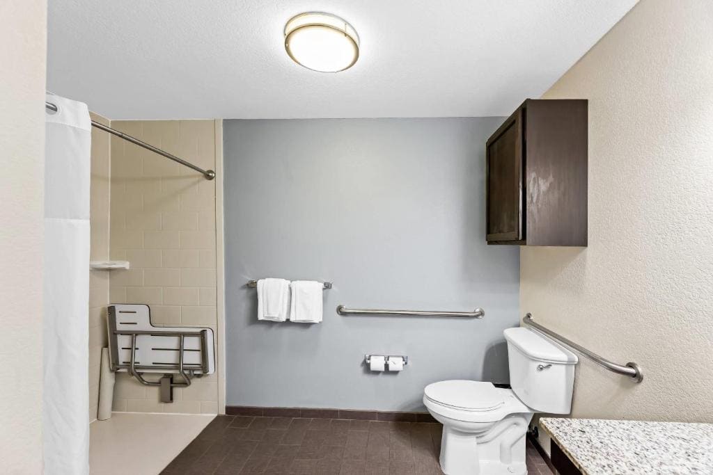 Efficiency Queen Suite with Two Queen Beds - Accessible/Non-Smoking room - Image 1