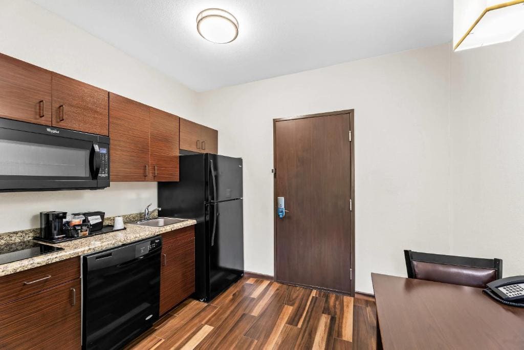 Efficiency King Suite - Accessible/Non-Smoking room - Image 1