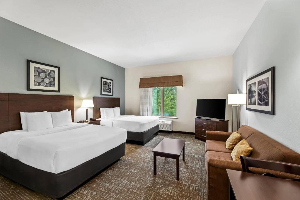 Suite with 2 Queen Beds and Kitchen room - Image 1