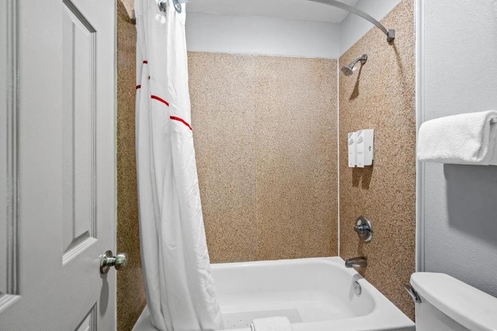 Deluxe Room with Two Double Beds Non-Smoking room - Image 2