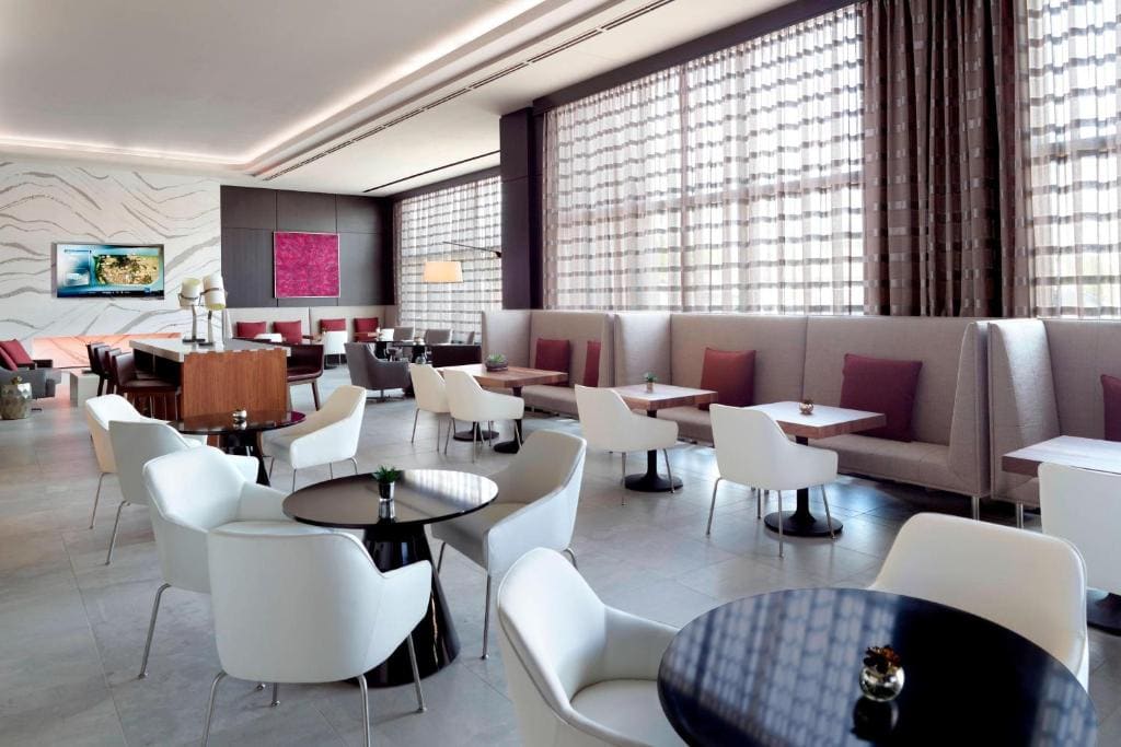 Queen Room with Two Queen Beds and Club Access room - Image 2