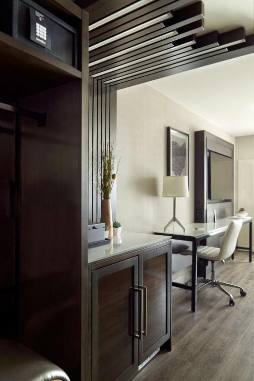 King Guest Room room - Image 3