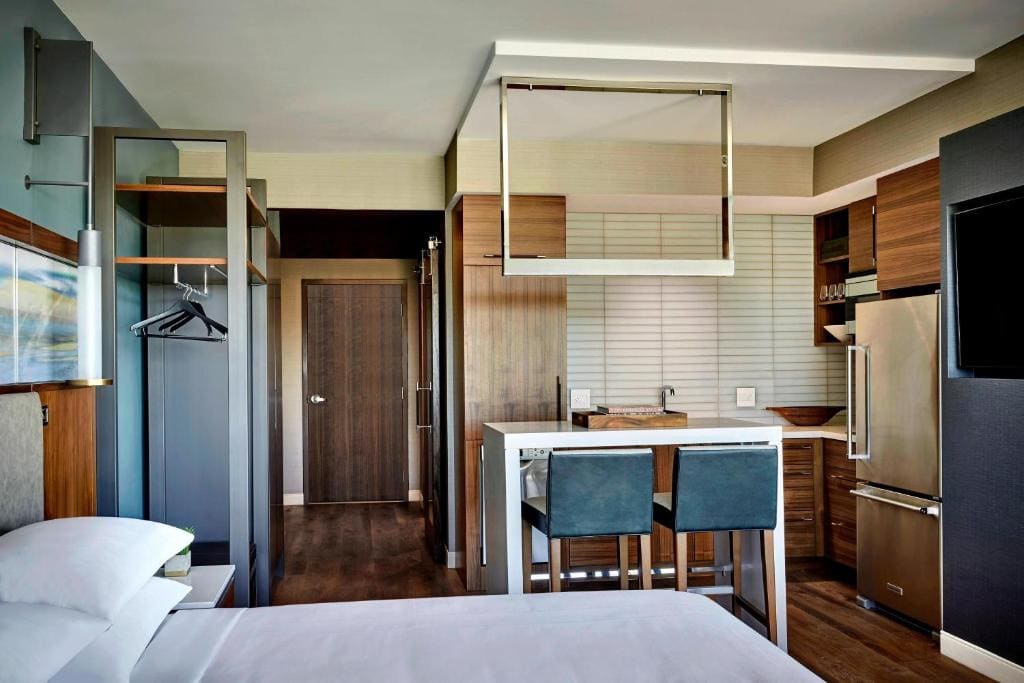 King Suite with Kitchen room - Image 2