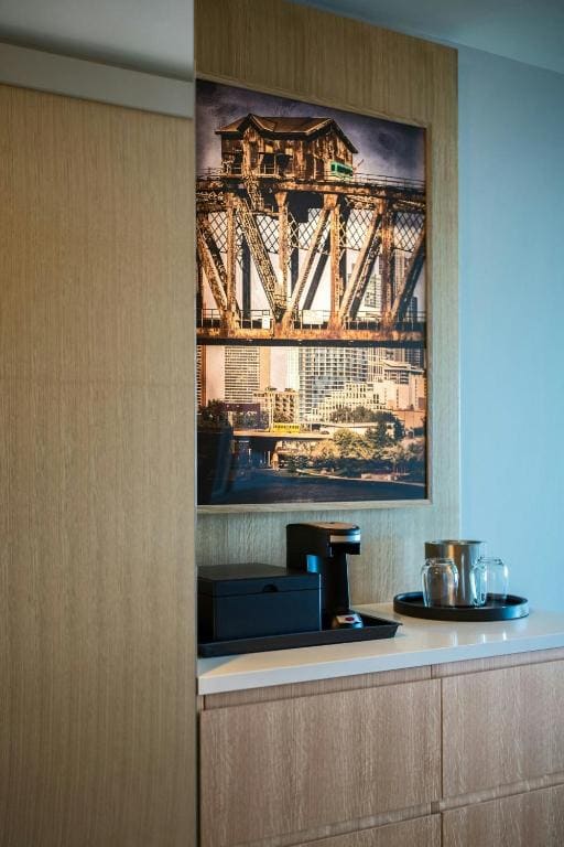 King Room with Lake View - Hearing Accessible/High Floor room - Image 2