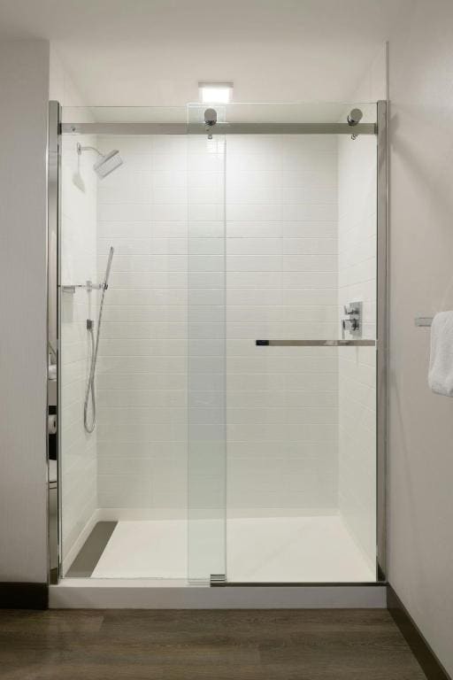 Executive Suite, 1 King, Corner room room - Image 3