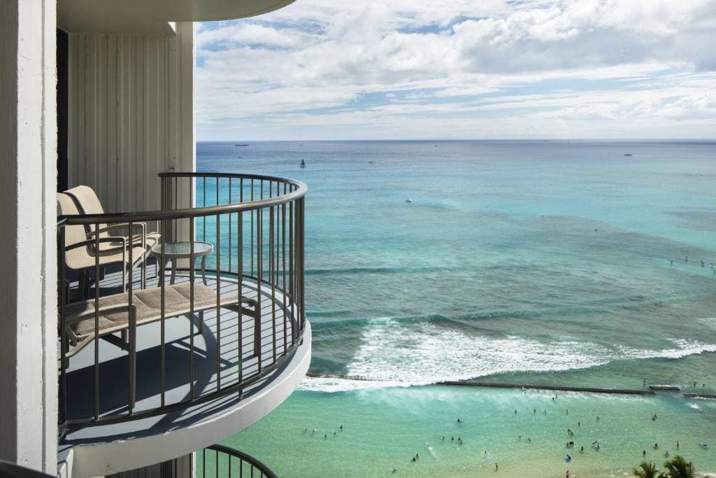 Junior Corner Suite with Two Double Beds - Oceanfront room - Image 2