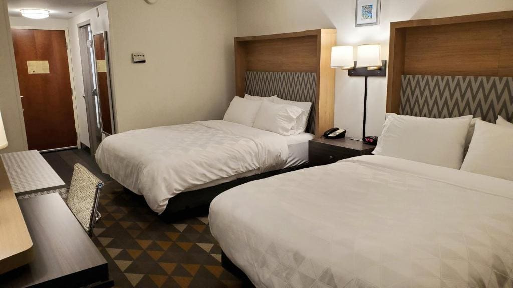 Standard Queen Room with Two Queen Beds room - Image 1