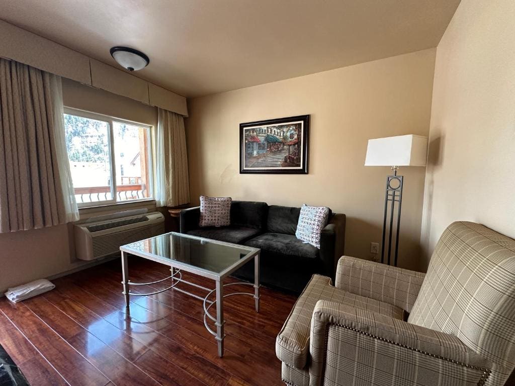 Queen Suite room - Image 3