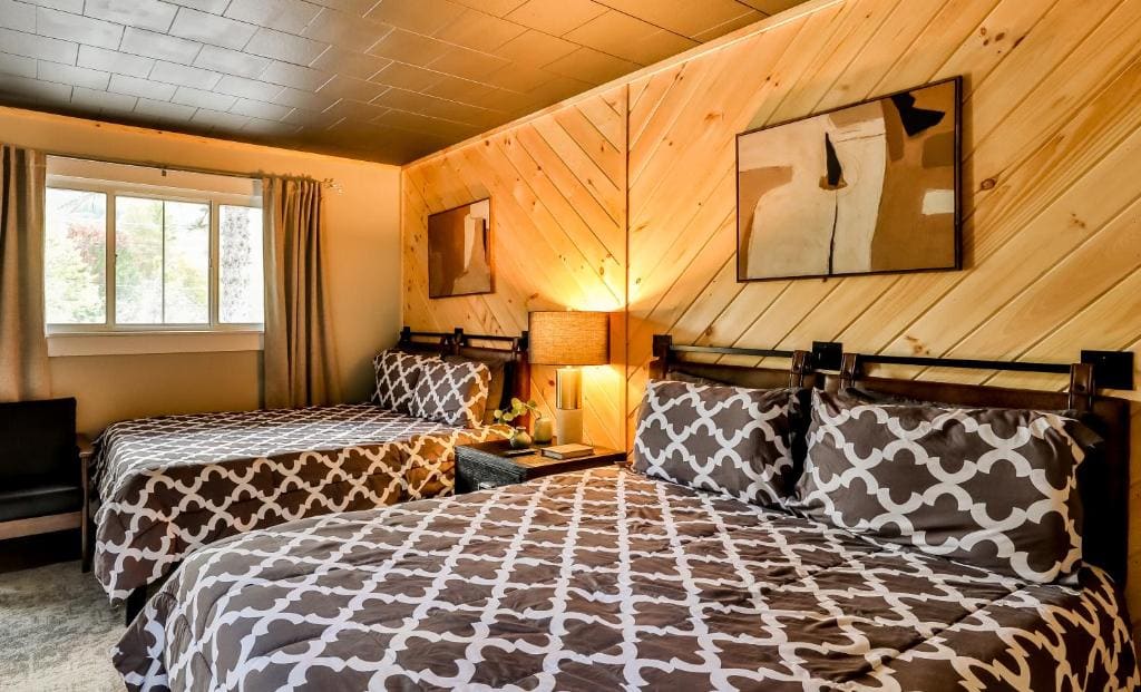 Family Room with Mountain View room - Image 1