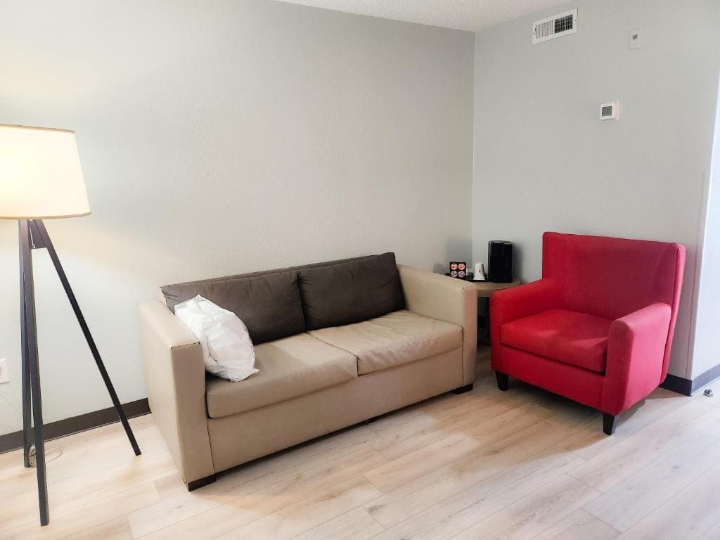 One-Bedroom King Suite, Non-Smoking room - Image 3