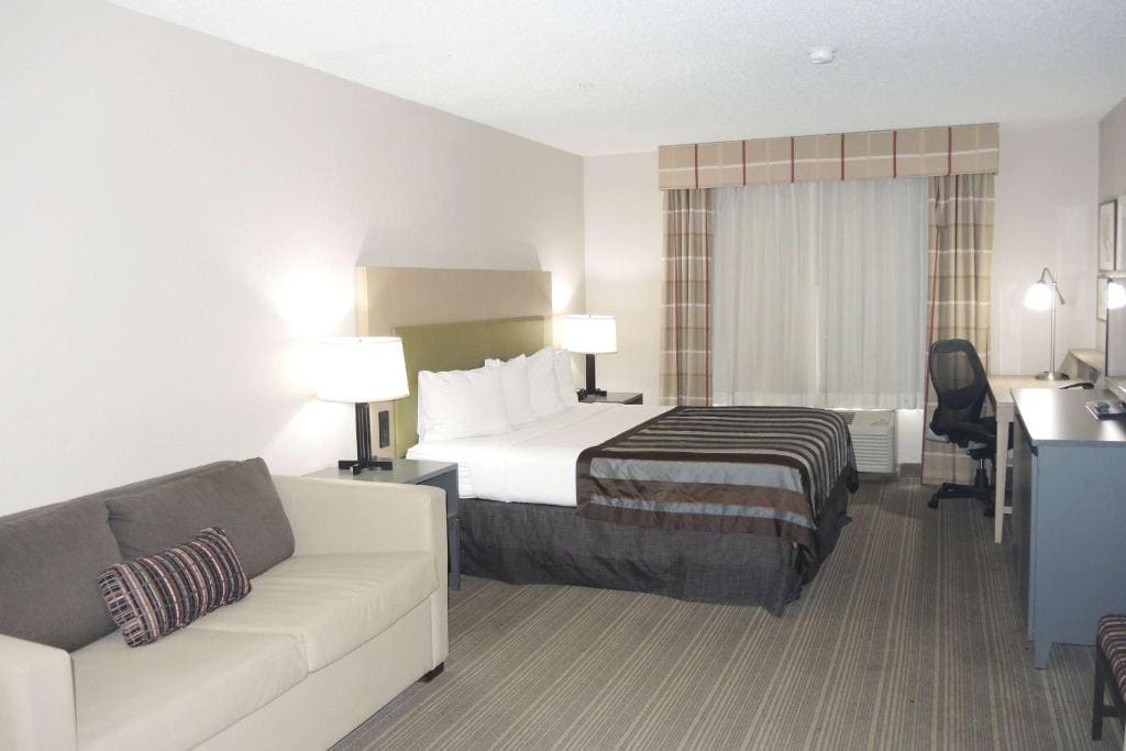 King Suite - Non-Smoking room - Image 1