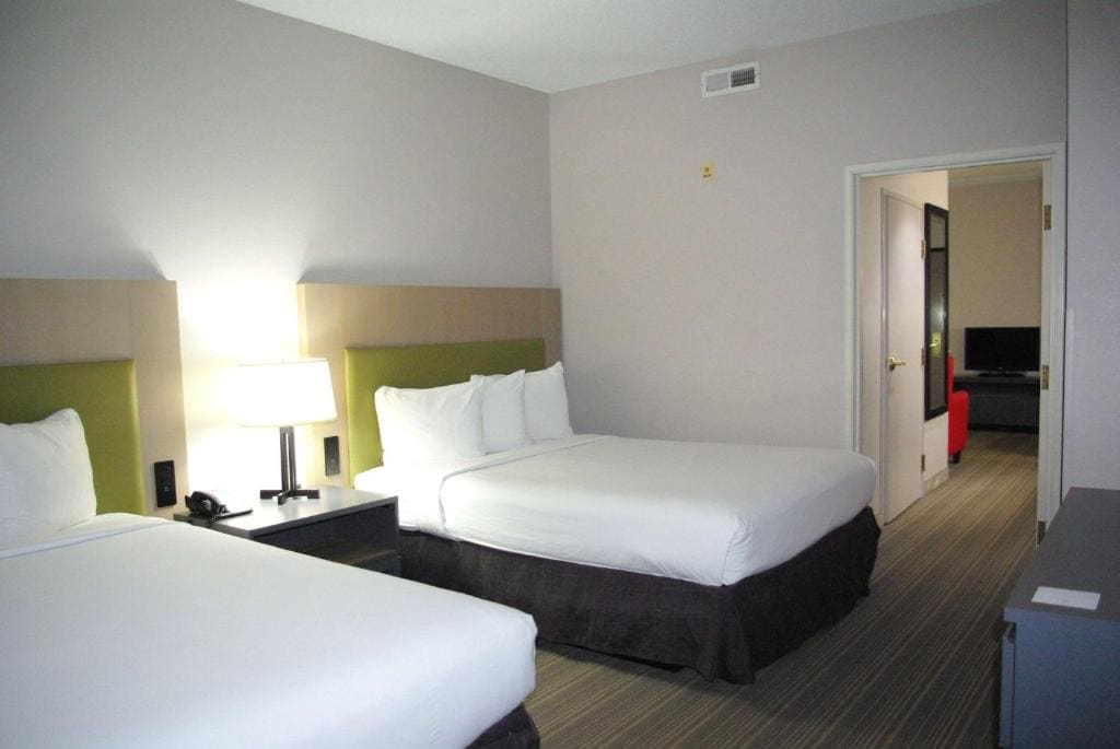 One-Bedroom Suite with Two Queen Beds, Non-Smoking room - Image 2