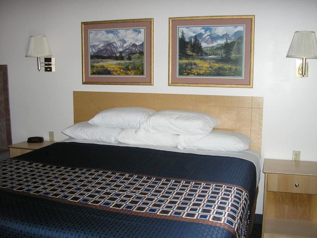 Deluxe King Room room - Image 2