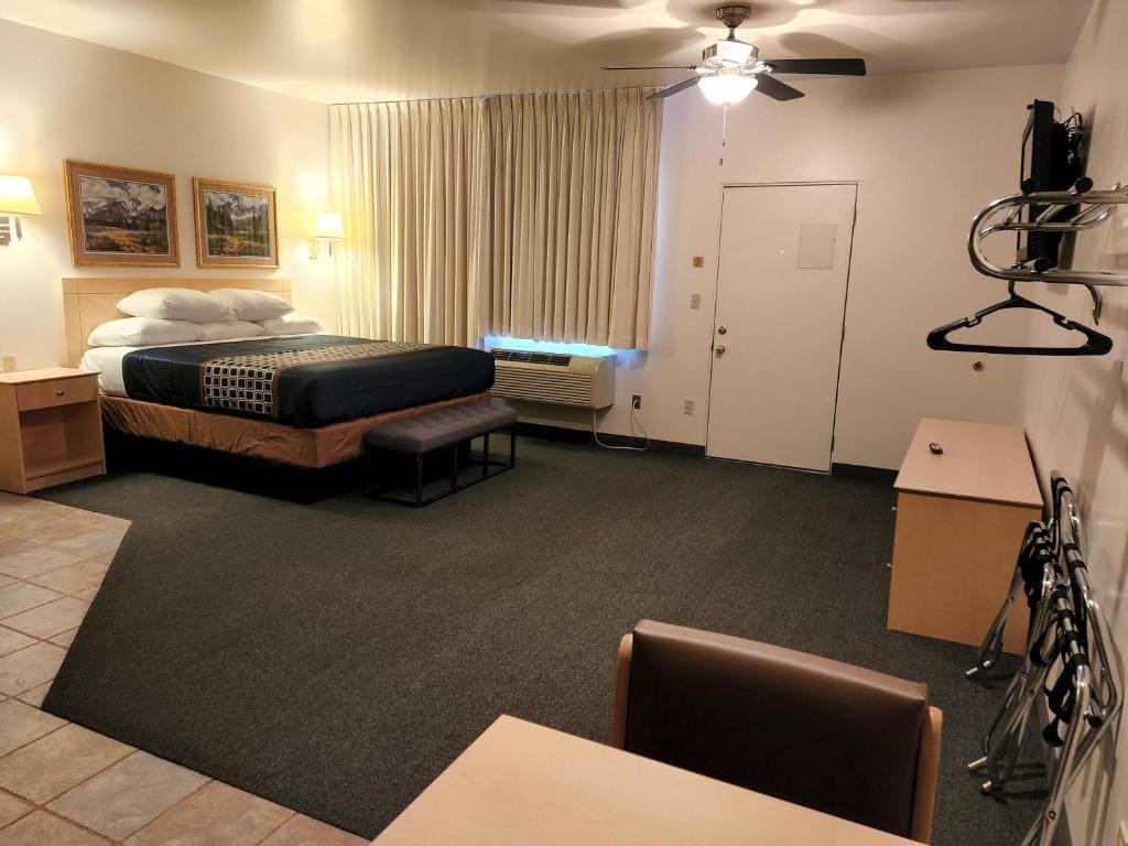 Deluxe King Room room - Image 1