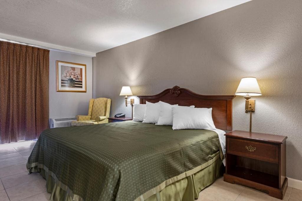 King Room - Non-Smoking room - Image 1