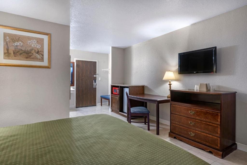 King Room - Non-Smoking room - Image 2