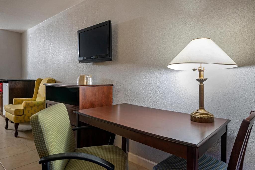 King Room - Non-Smoking room - Image 3