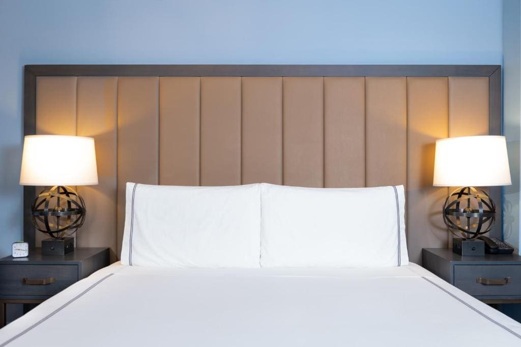 Lux Queen room - Image 3