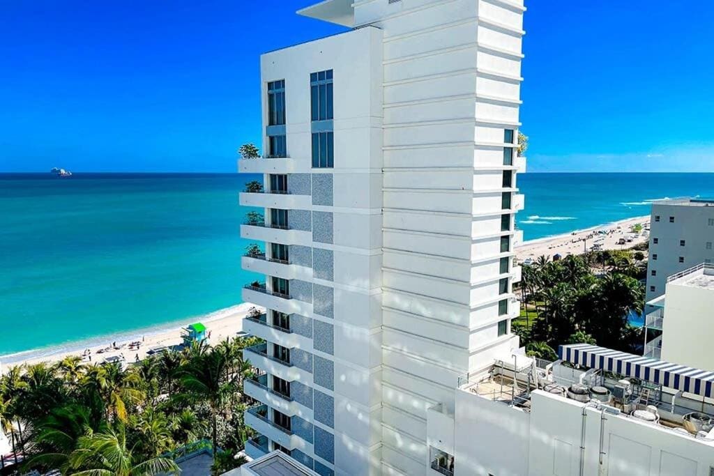 Deluxe Suite with Ocean View room - Image 2