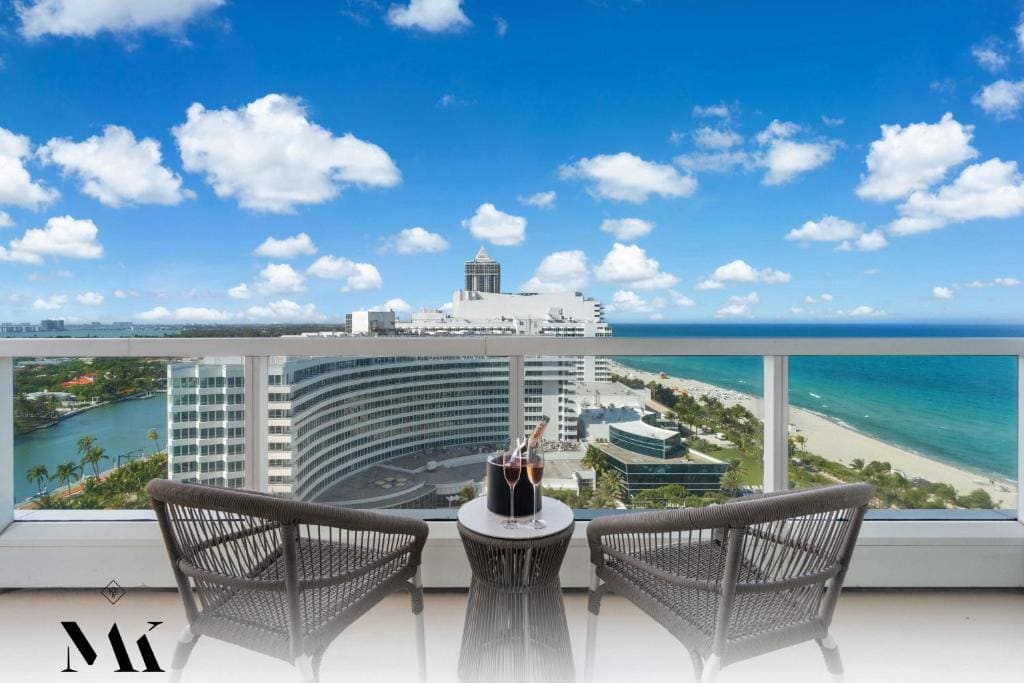 Deluxe Suite with Resort View room - Image 1