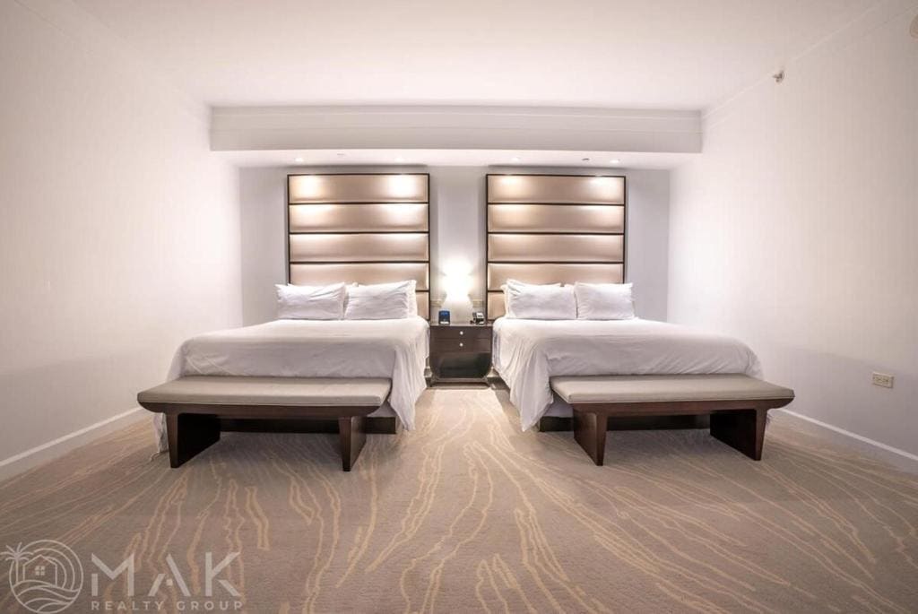 Two Queen Beds Suite room - Image 1