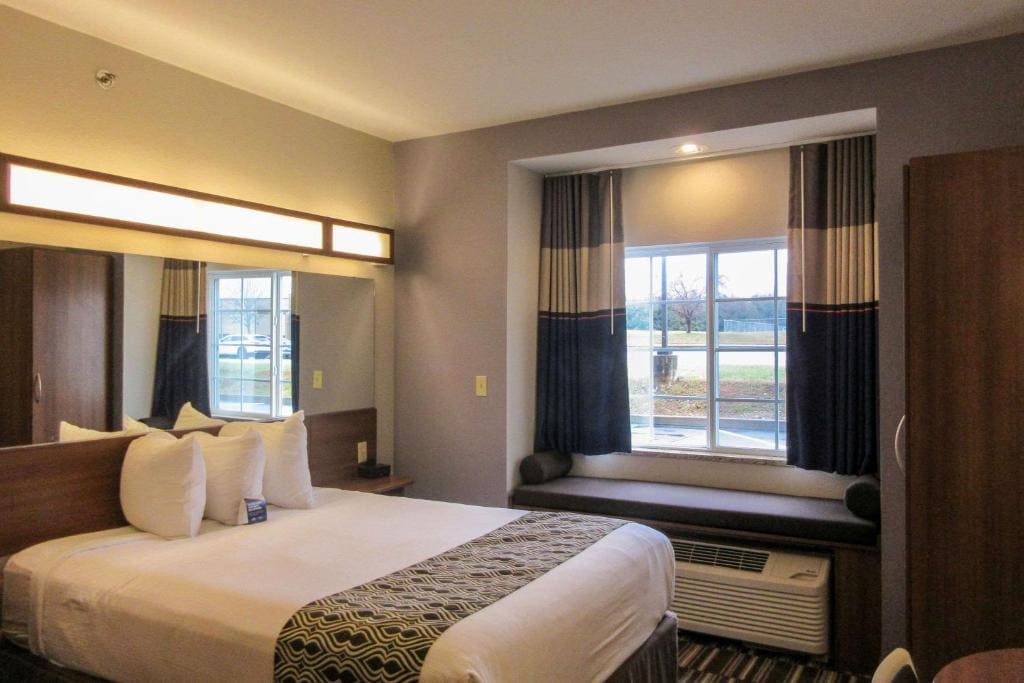 Queen Room - Non-Smoking room - Image 1