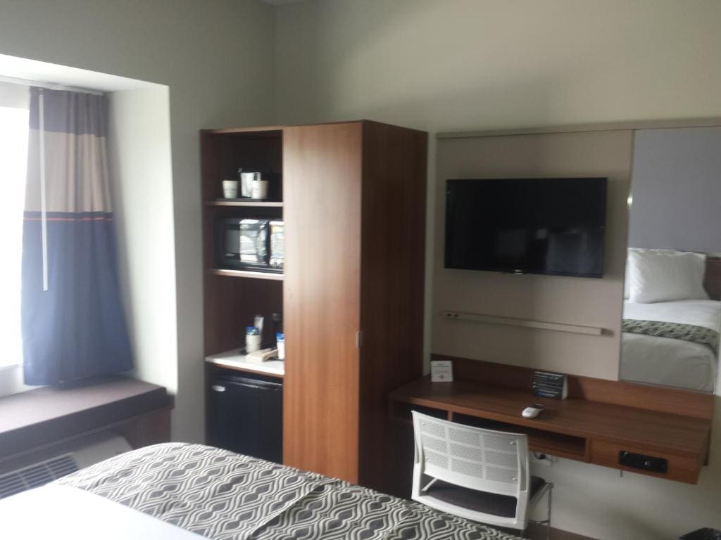 Queen Studio Suite - Non-Smoking room - Image 1