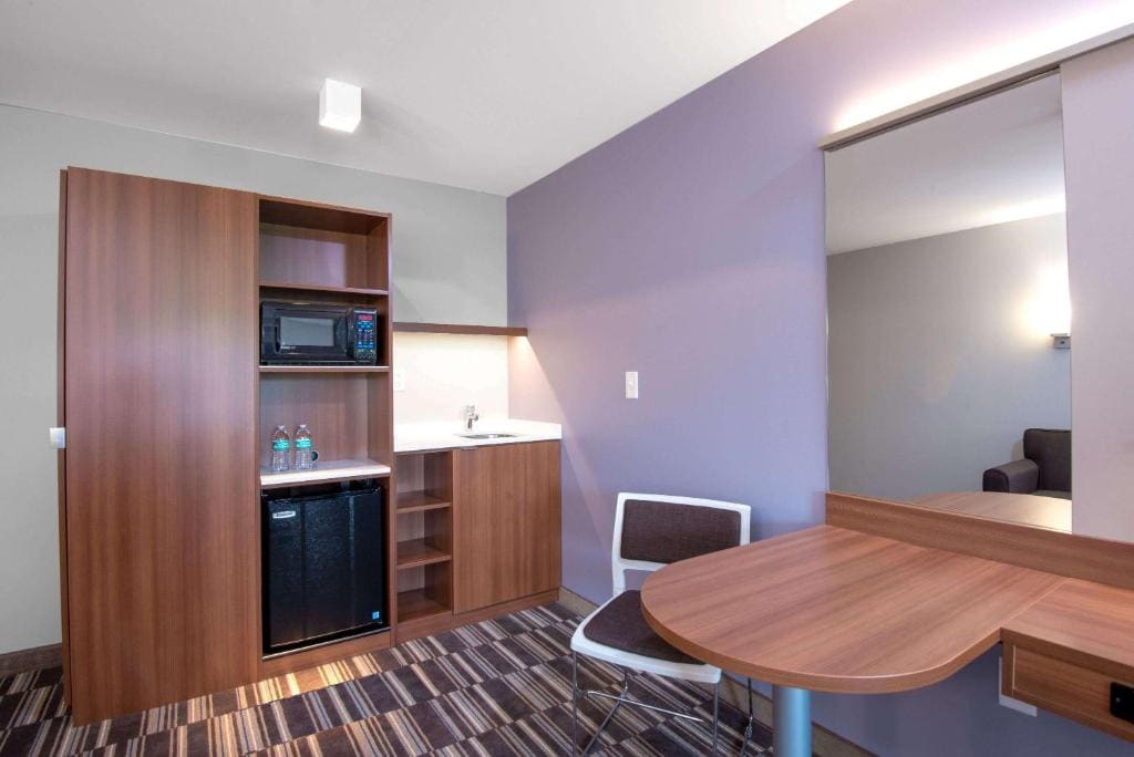 Queen Room with Two Queen Beds - Mobility Access/Non-Smoking room - Image 1