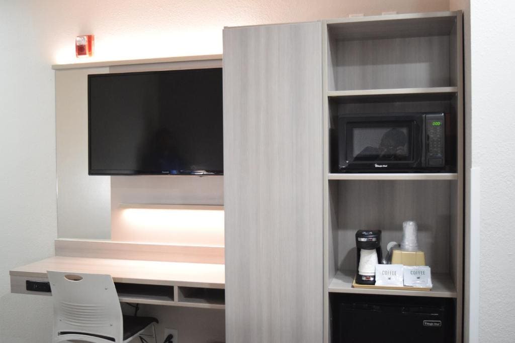 Queen Room - Non-Smoking room - Image 2