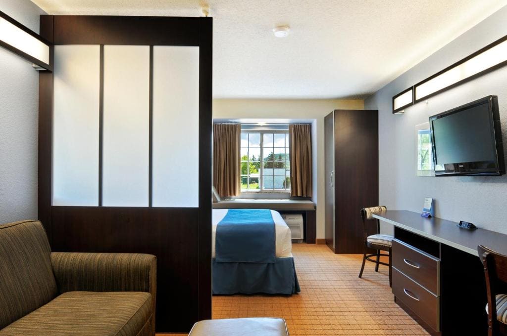 Queen Studio Suite - Non-Smoking room - Image 2
