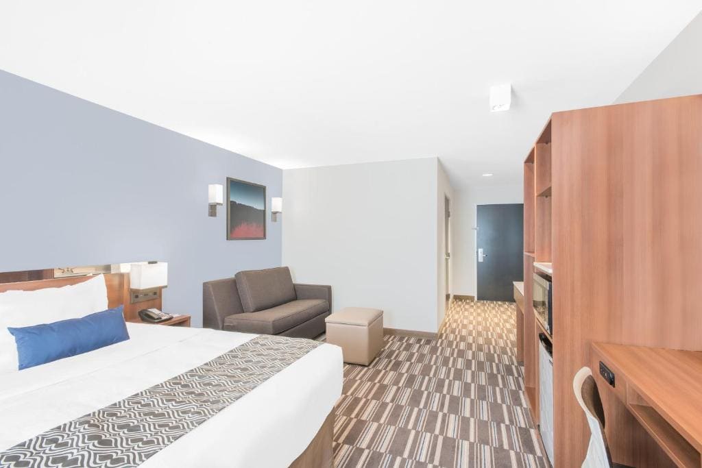 Queen Studio Suite - Mobility Access/Non-Smoking room - Image 1