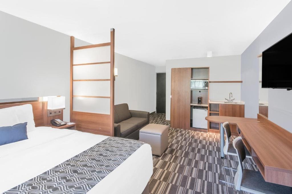 Queen Studio Suite - Non-Smoking room - Image 1