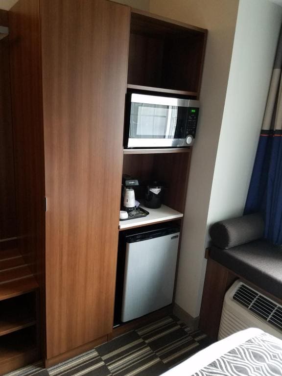 Two Queen Beds - Non-Smoking room - Image 2