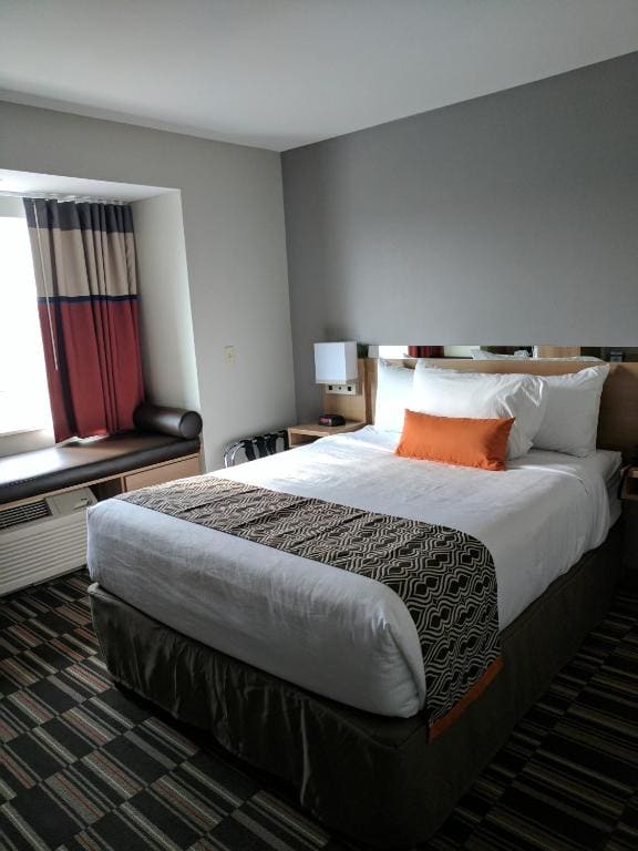 Queen Room - Non-Smoking room - Image 2