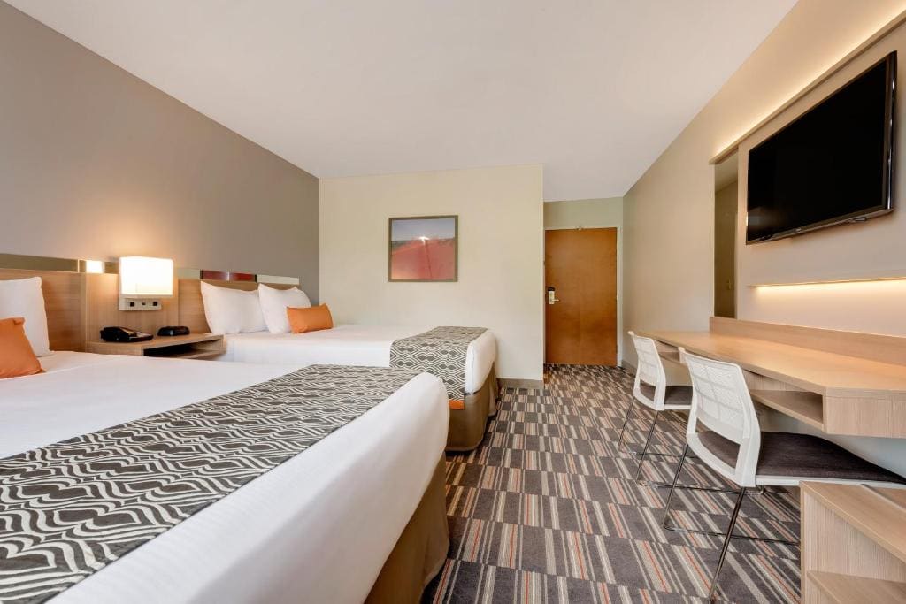 Queen Room with Two Queen Beds - Disability Access/Non-Smoking room - Image 1