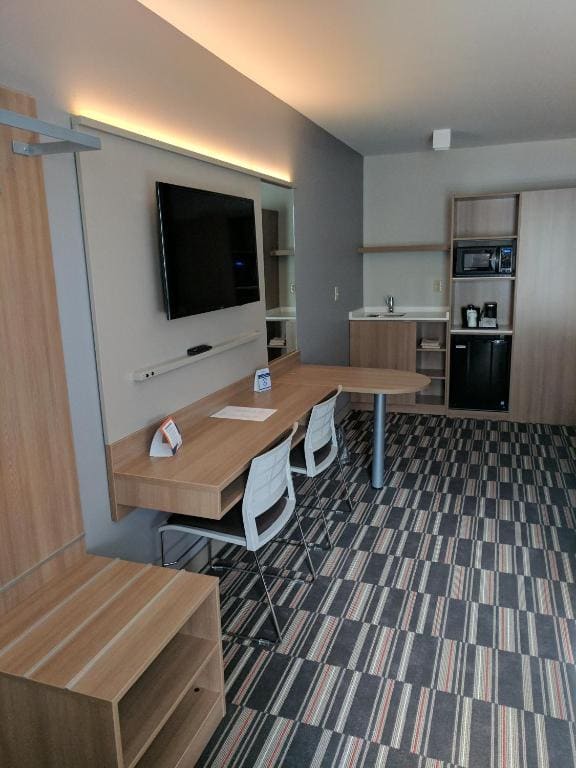 Queen Studio Suite - Non-Smoking room - Image 1
