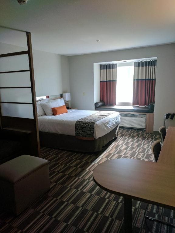 Queen Studio Suite - Mobility Access room - Image 1