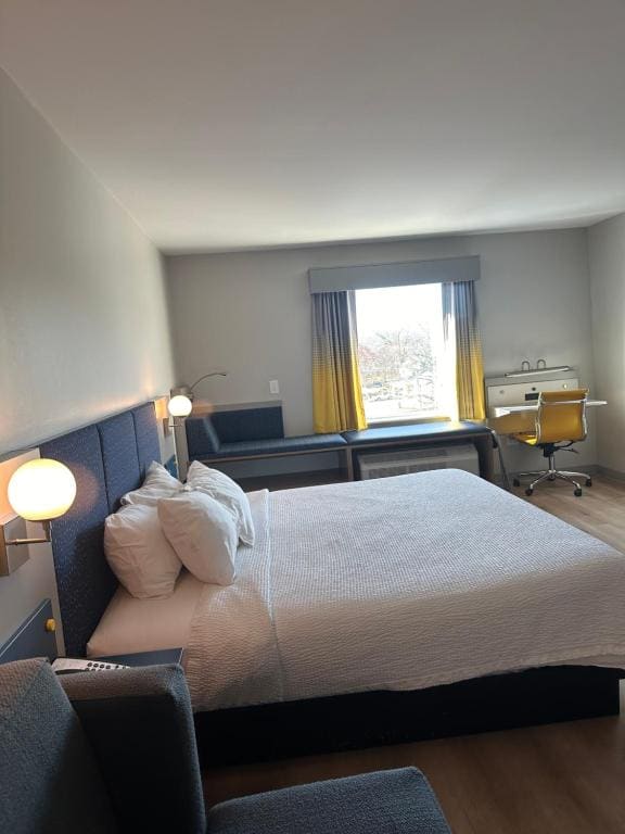 King Room - Non-Smoking room - Image 3