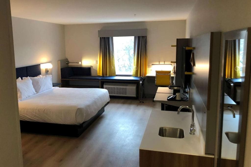 King Suite - Non-Smoking room - Image 1