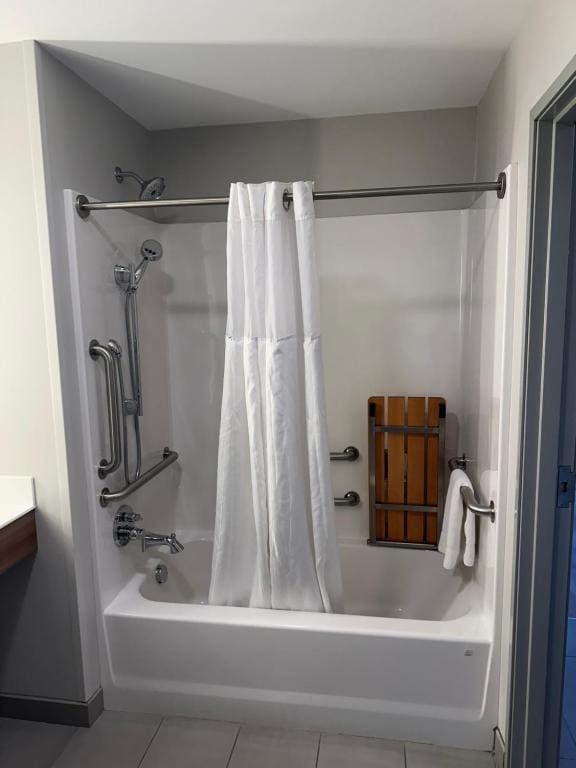Queen Room with Two Queen Beds - Mobility Access/Non-Smoking room - Image 1