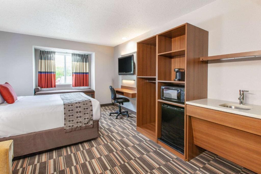 Queen Room - Non-Smoking room - Image 3