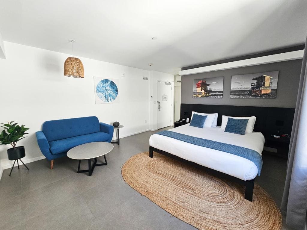 King Room with Partial Ocean View - Non-Smoking room - Image 1
