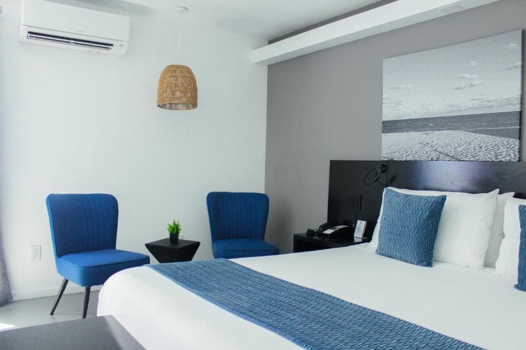 Large King Room - Non-Smoking room - Image 3
