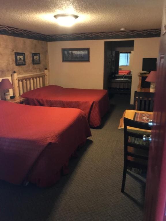 Queen Room with Two Queen Beds room - Image 3