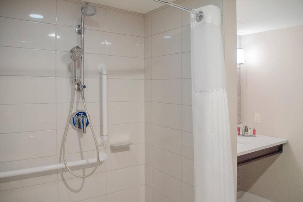 King Room - Mobility Accessible room - Image 1
