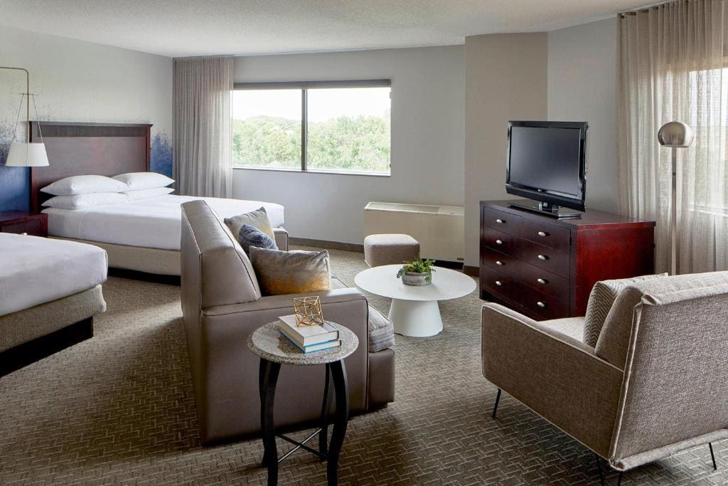1 Bedroom Larger Suite, 2 Queen, Sofa bed room - Image 1