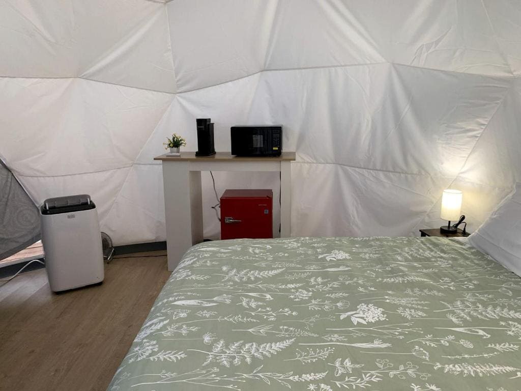 Tent room - Image 1