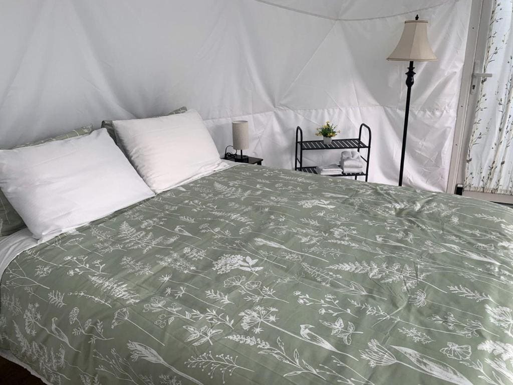 Tent room - Image 2