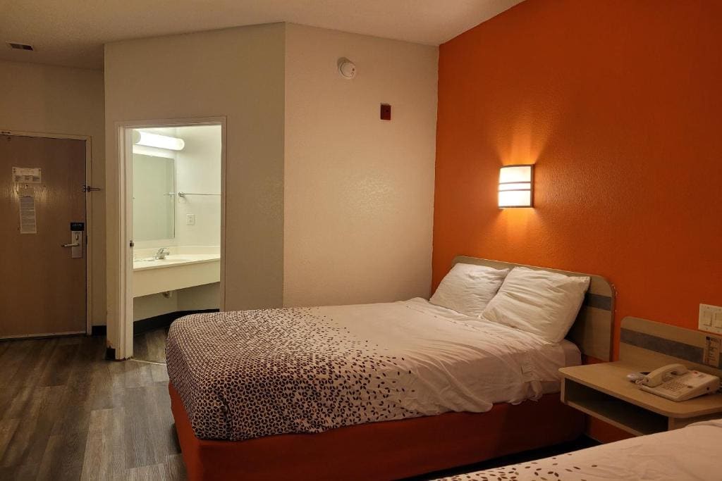 2 Full Beds Non-Smoking room - Image 1